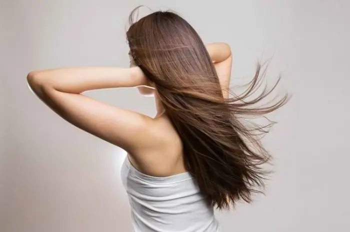 How to Make Hair Naturally Straight Without a Flat Iron
