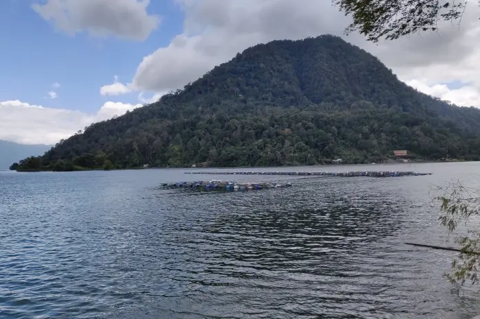 Lake Maninjau, a Natural Tourism Destination Full of the Legend of Bujang Sembilan in Agam